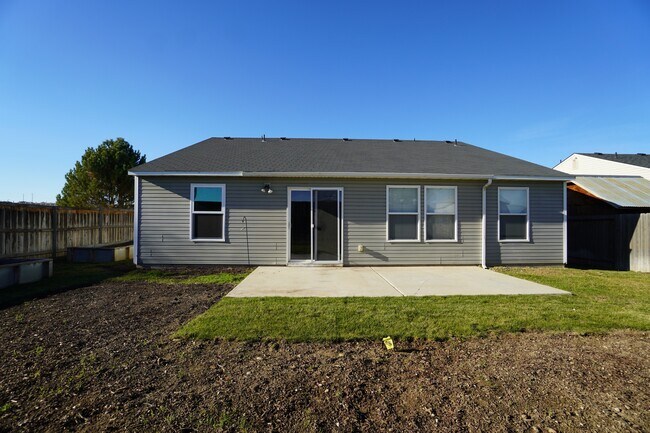 Building Photo - 16274 Silver Creek Ave