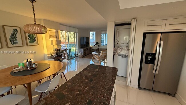 Building Photo - 5900 Collins Ave