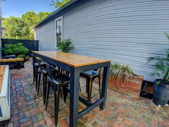 Building Photo - 95 Hull Aly