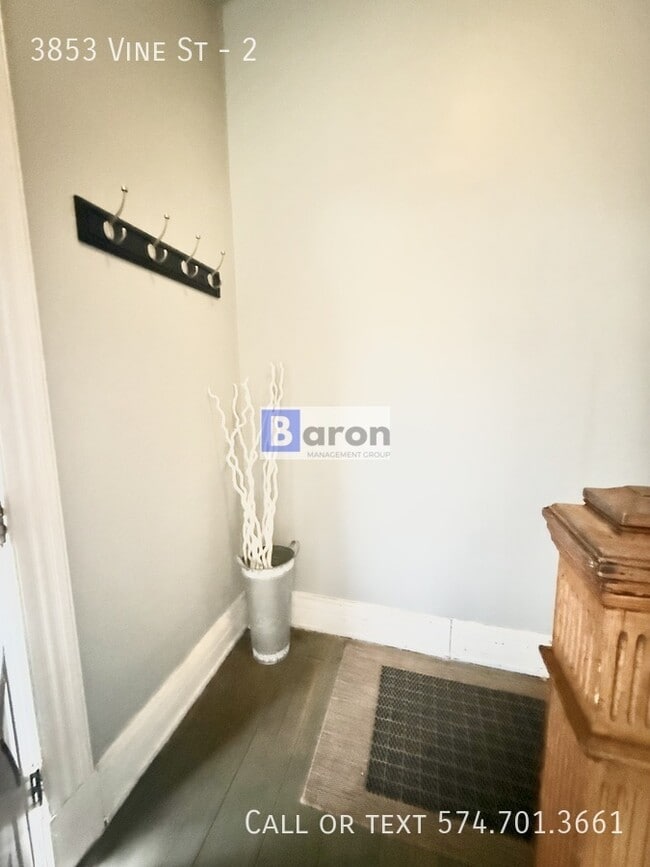 Building Photo - 3853 Vine St