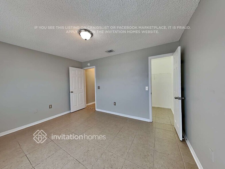 Building Photo - 1622 Hudderfield Cir W