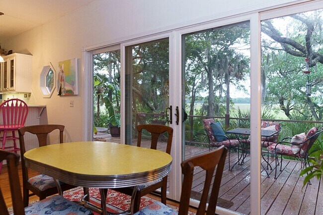 Building Photo - Amazing sunsets at this waterfront home