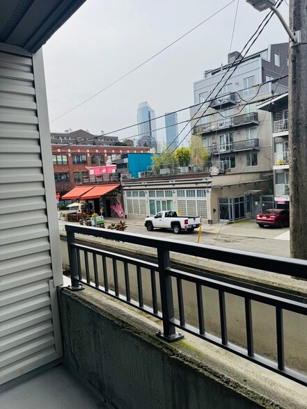 Building Photo - 1614 Summit Ave