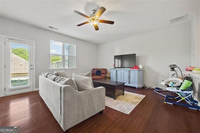 Building Photo - 3203 CYRUS Ln