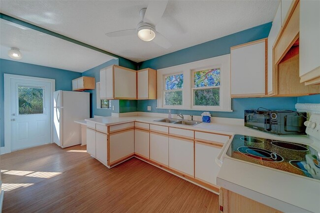 Building Photo - 4642 7th Ave N