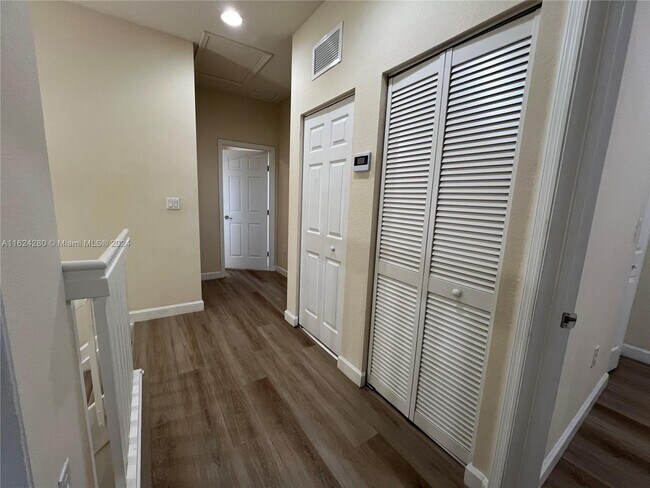 Building Photo - 748 SE 32nd Ave