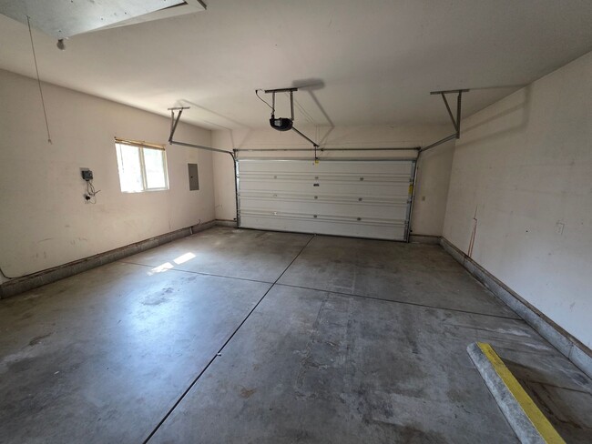 Building Photo - 1229 NW Conklin Ave