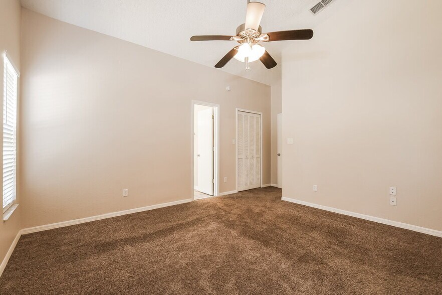 Building Photo - 1000 Country Cove Ct