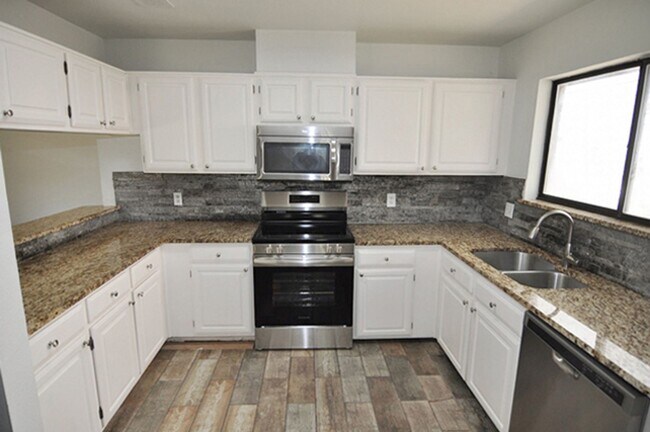 Building Photo - 205 Juniper Dr