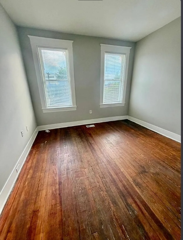 Building Photo - 4 Bedroom with 3 Bathrooms