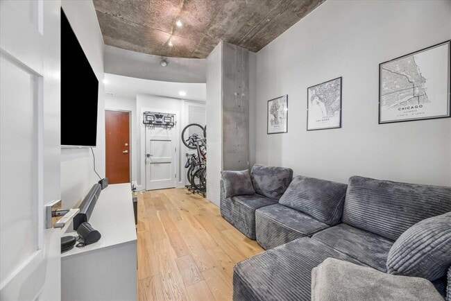 Building Photo - 360 Nueces St