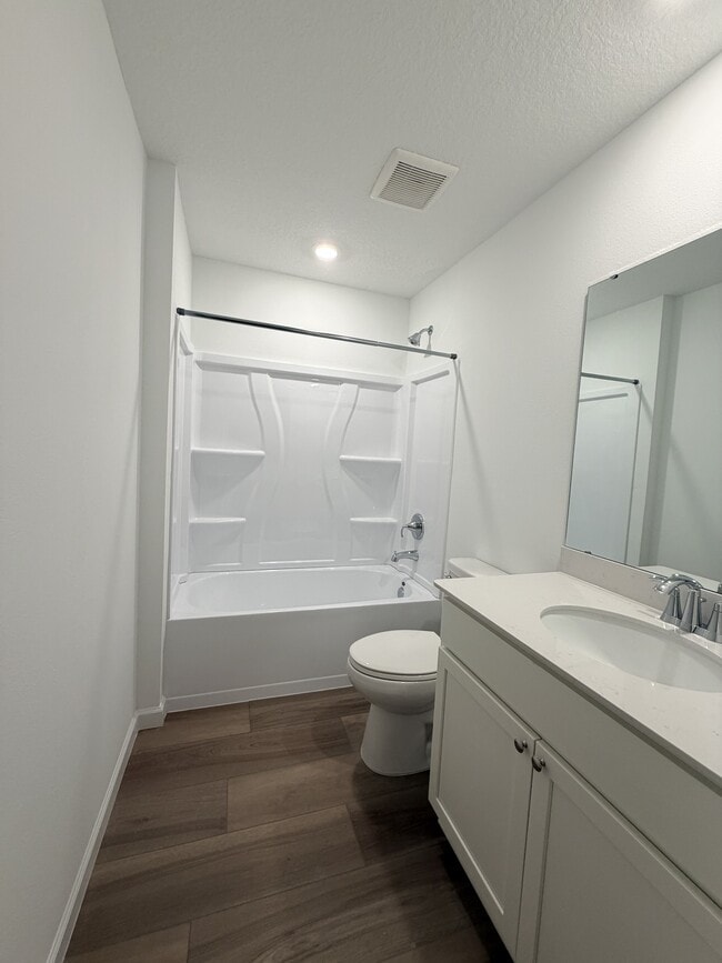 Building Photo - 543 Holly Lks Dr