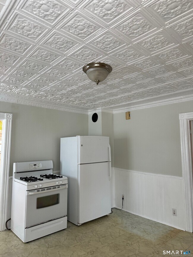 Building Photo - 88 Woodbine St