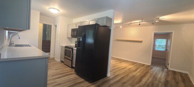 Building Photo - 1584 Greenwood Dr NW