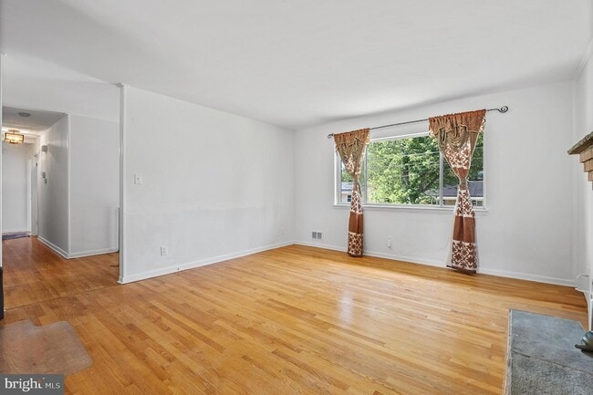 Building Photo - 6311 Barrs Ln