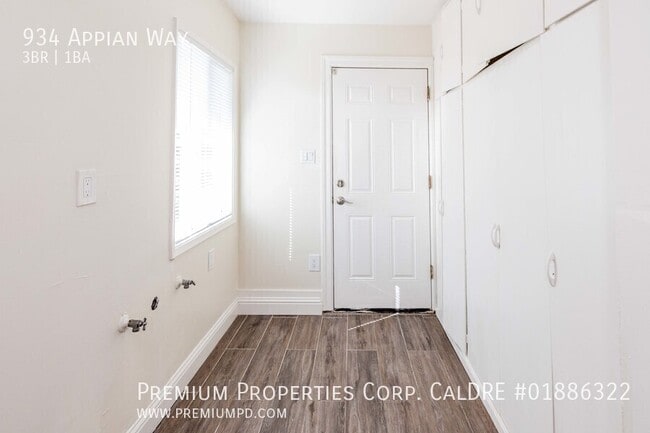 Building Photo - 934 Appian Way