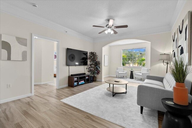 Building Photo - 5203 Myrtlewood Cir E