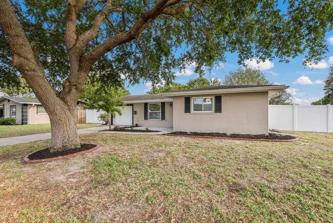 Building Photo - Nicely Remodeled & Updated 3 Bedroom 2 Bat...