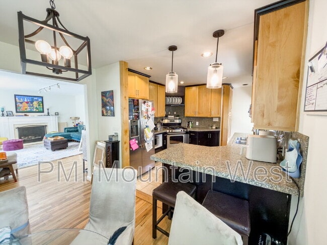 Building Photo - 2323 Bryan Ave