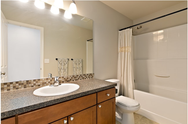 Building Photo - 6672 Udall Pl SE