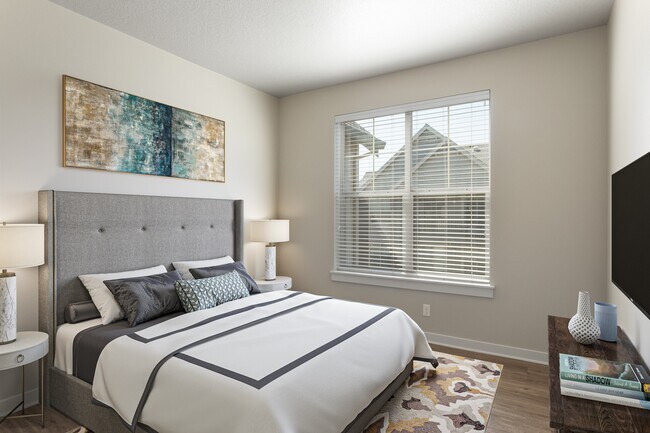 Building Photo - Springville Oaks