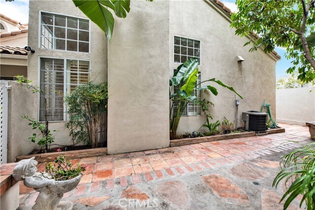 Building Photo - 58 Almador