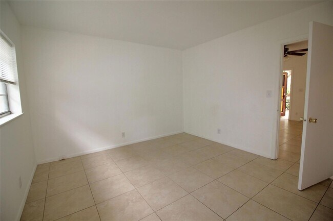 Building Photo - 4649 Bougainvilla Dr