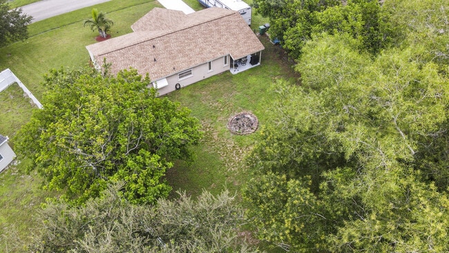 Building Photo - 232 SW Kimball Cir