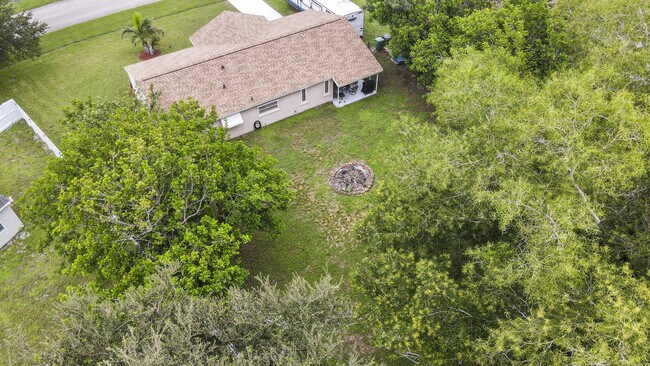 Building Photo - 232 SW Kimball Cir