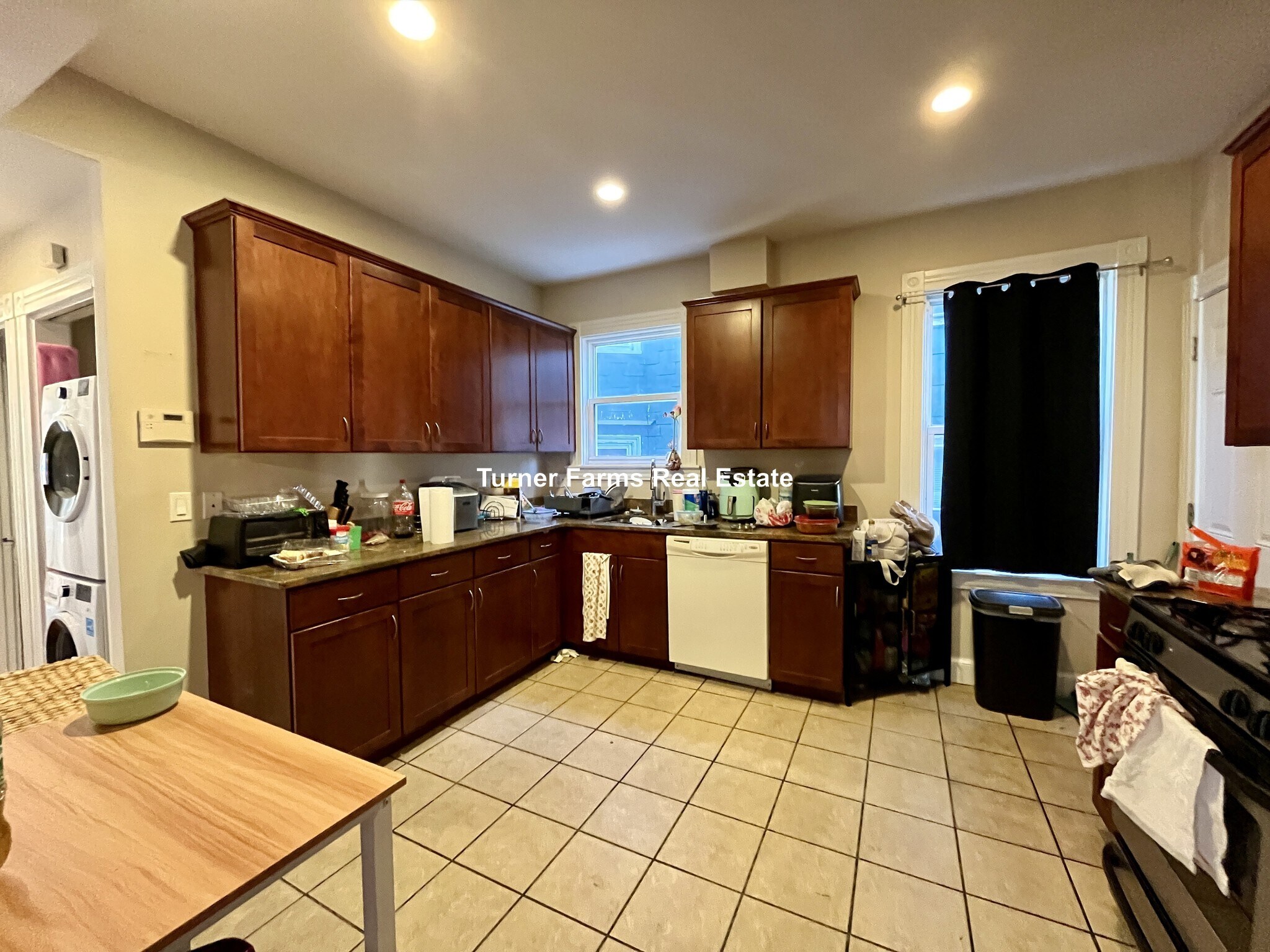 Building Photo - 122 Calumet St