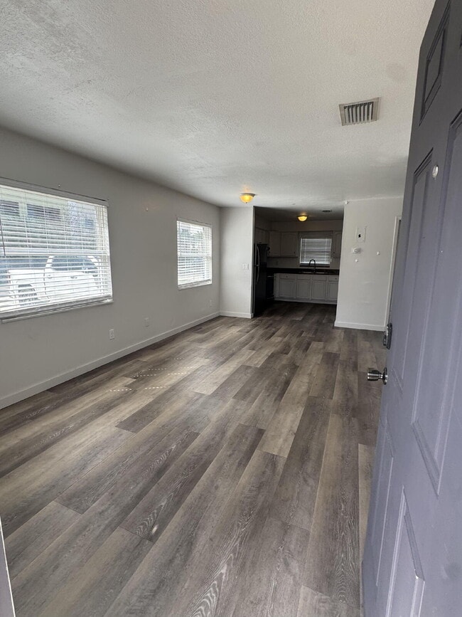 Building Photo - 1711 W Carmen St