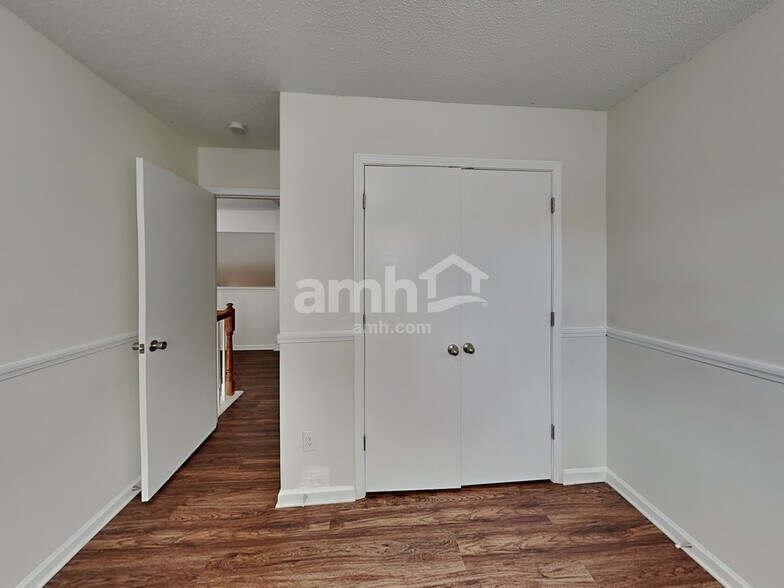 Building Photo - 8616 Warwick Crest Ln