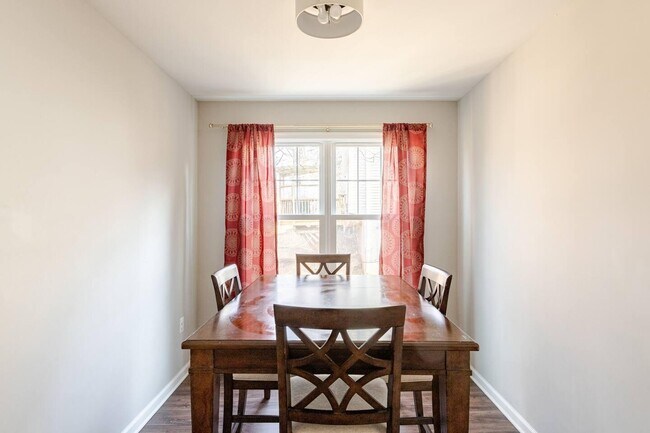 Building Photo - 301 Rollason Dr