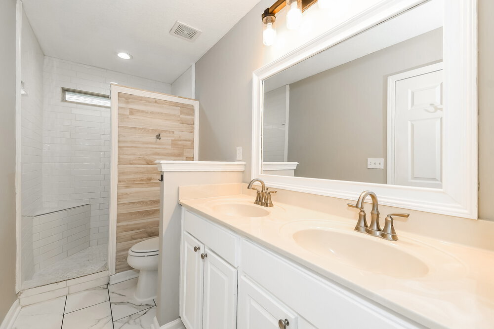 Building Photo - 45098 Amhurst Oaks Dr