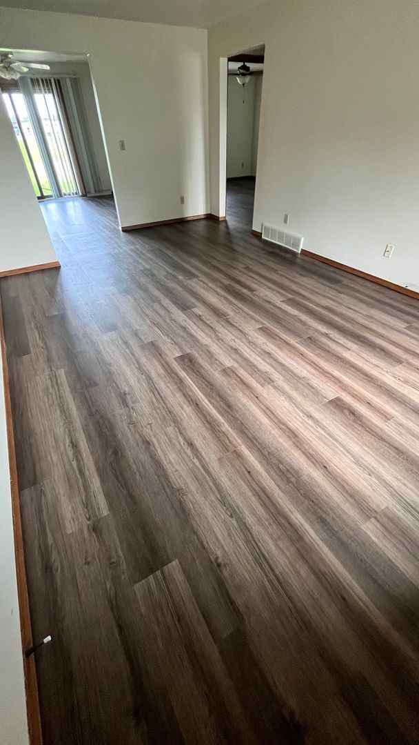 Building Photo - Welcome Home to this charming 2 bedroom, 1 bathroom apartment in Neenah, WI!