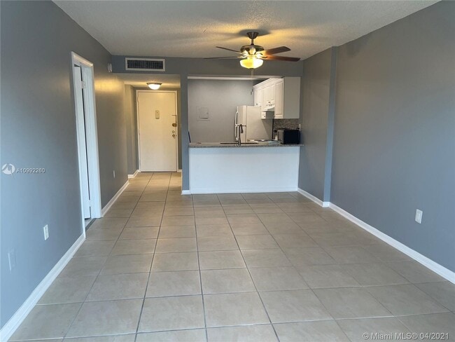 Building Photo - 16465 NE 22nd Ave