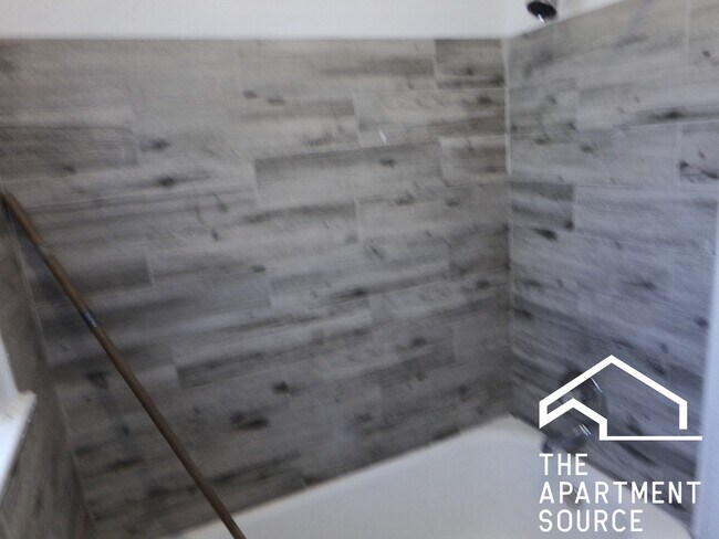 Building Photo - 1619 W Morse Ave