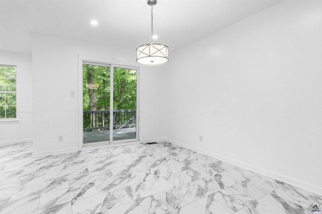 Building Photo - 118 Greentree Pkwy