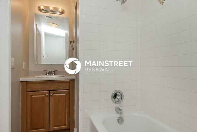 Building Photo - 3 Bedroom Pet-Friendly Home in Fern Park, FL with Main Street Renewal