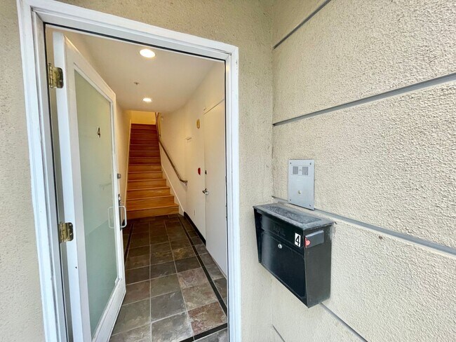 Building Photo - Prime Noe Valley 3 Level Condo w/2 car Garage, Rooftop Deck - Elizabeth @  San Jose