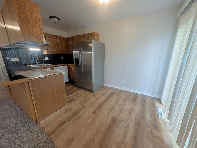 Building Photo - 851 Denver St