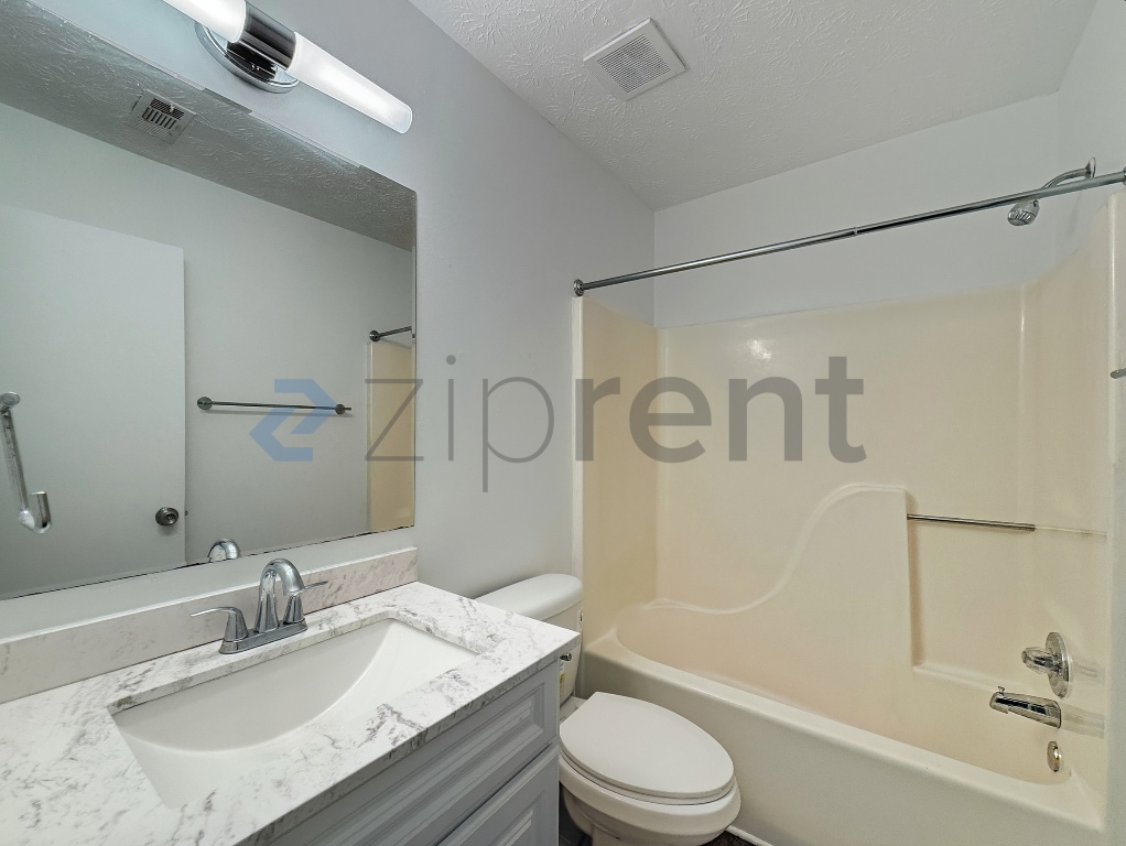 Building Photo - 5893 N Castlegate Dr