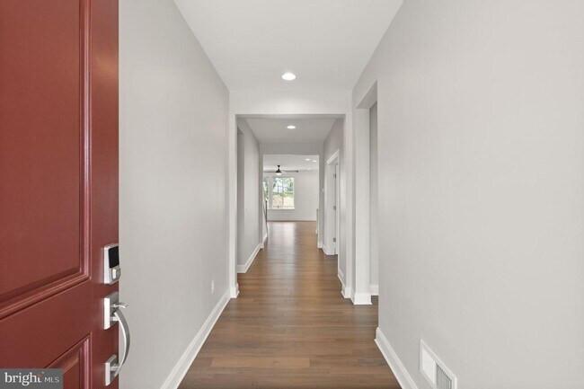 Building Photo - 121 Cowbird St