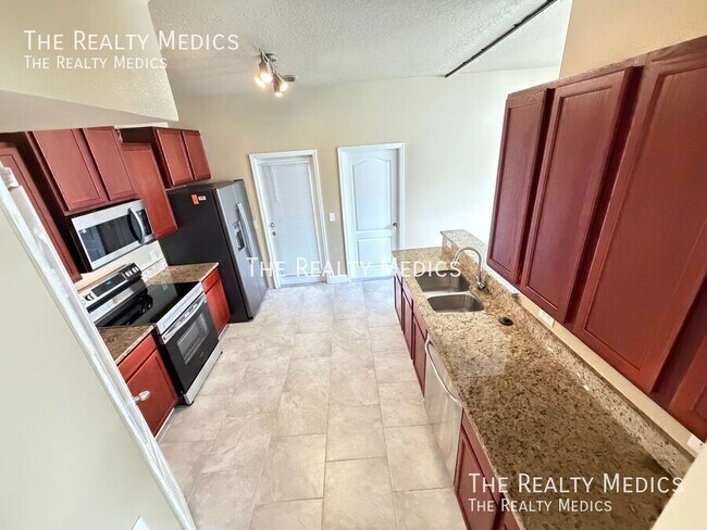 Building Photo - 2411 Grasmere View Pkwy N