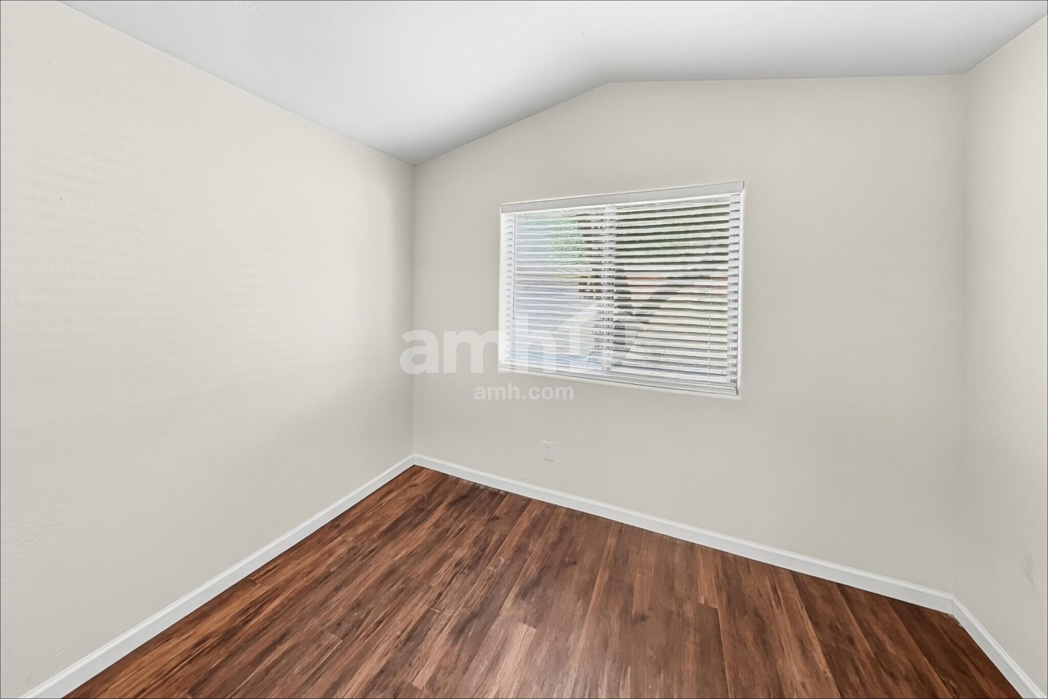 Building Photo - 3910 E Hematite Ln
