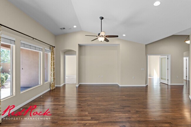 Building Photo - Sun River 2 Bedroom Home with Bonus Den! First Class Amenities!