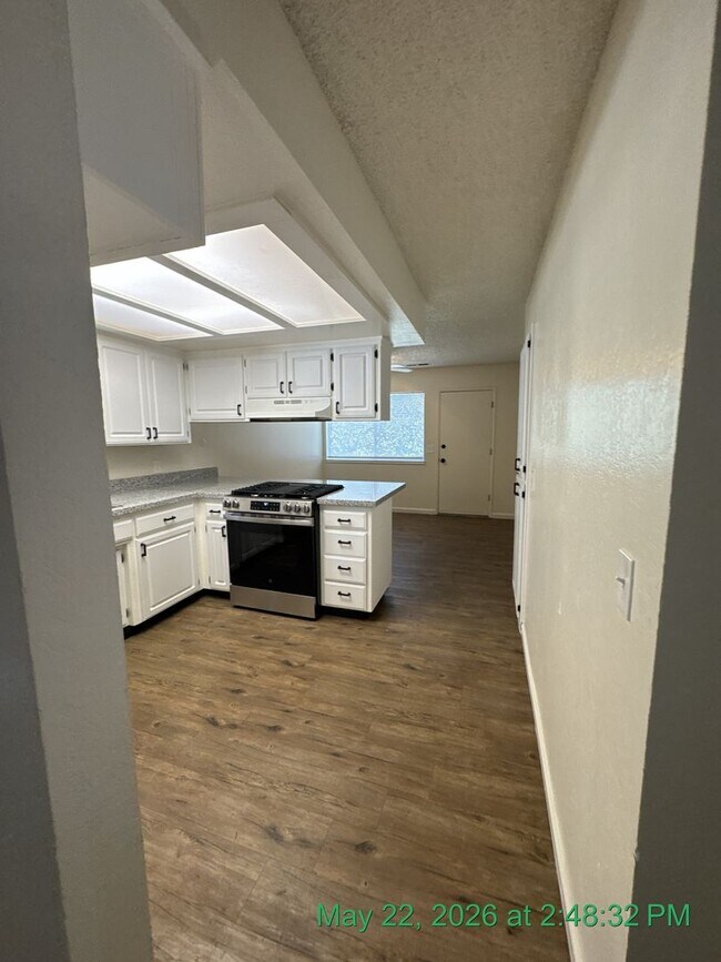 Building Photo - 1566