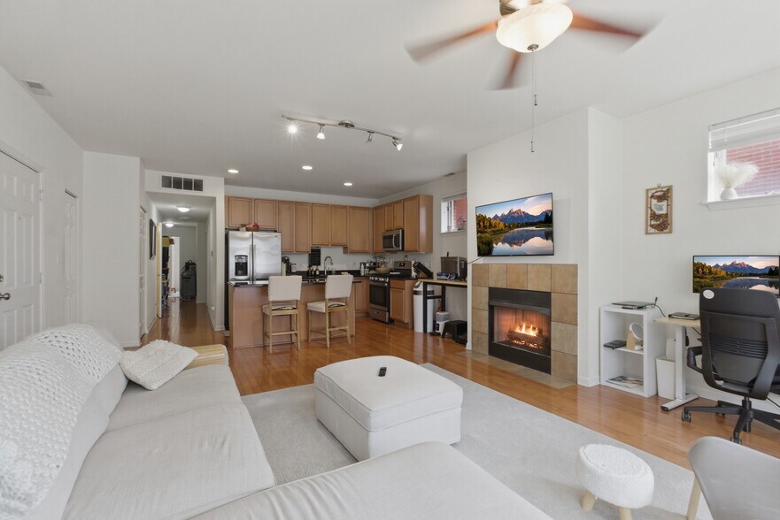 Building Photo - 808 W University Ln