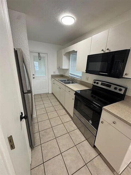 Building Photo - The Flats at Belleview