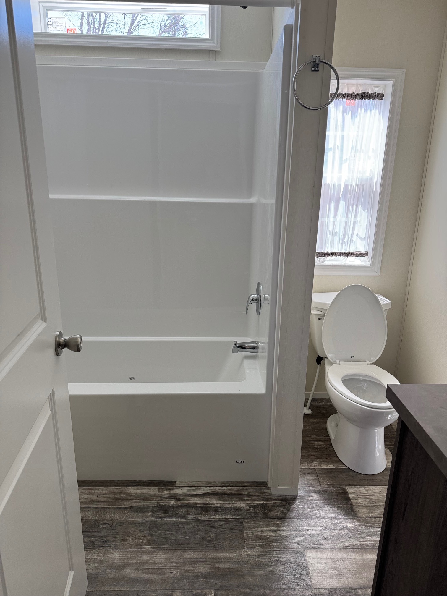 Building Photo - 10 Saratoga Dr